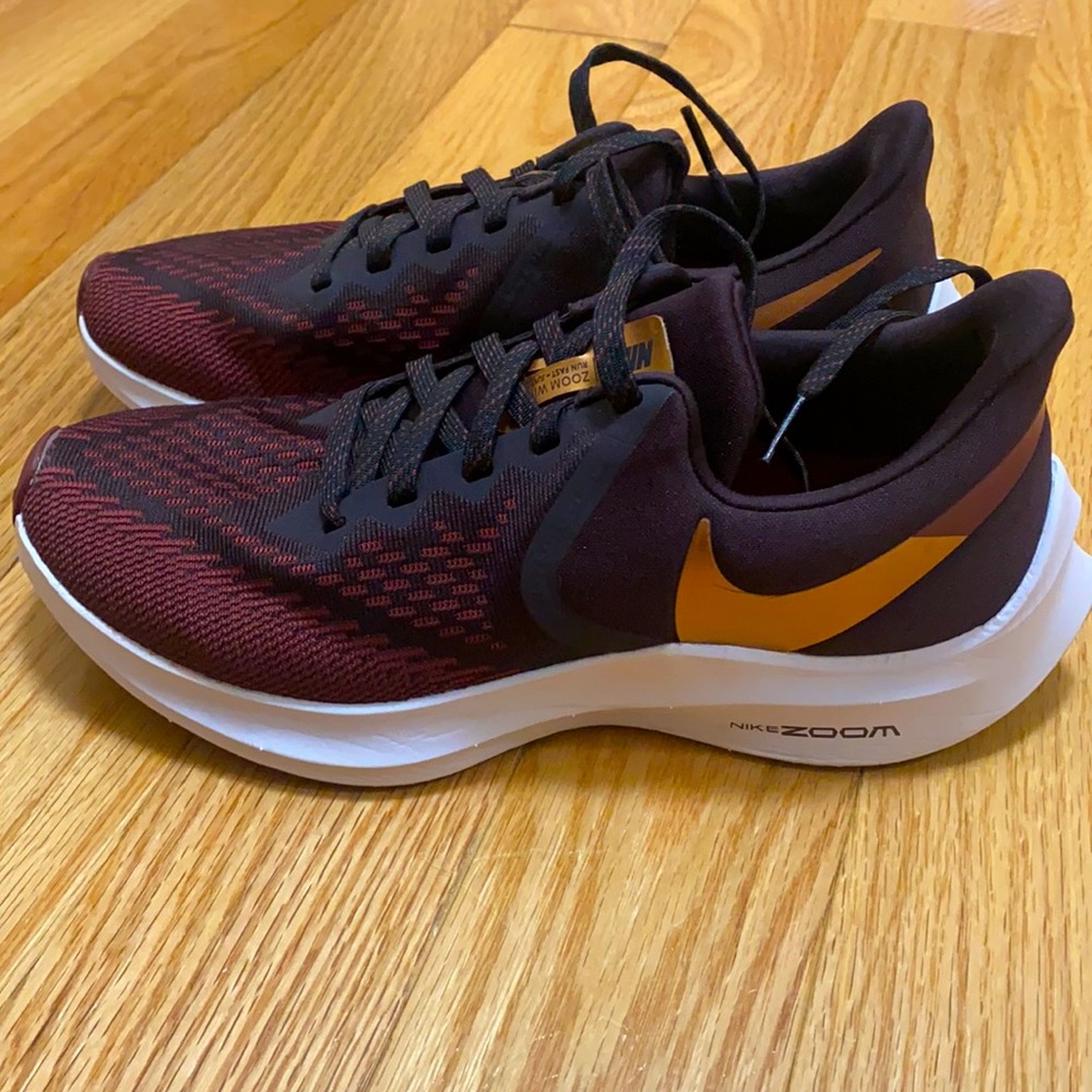 NWOB Nike Women’s Zoom Sneaker, size 8 1/2